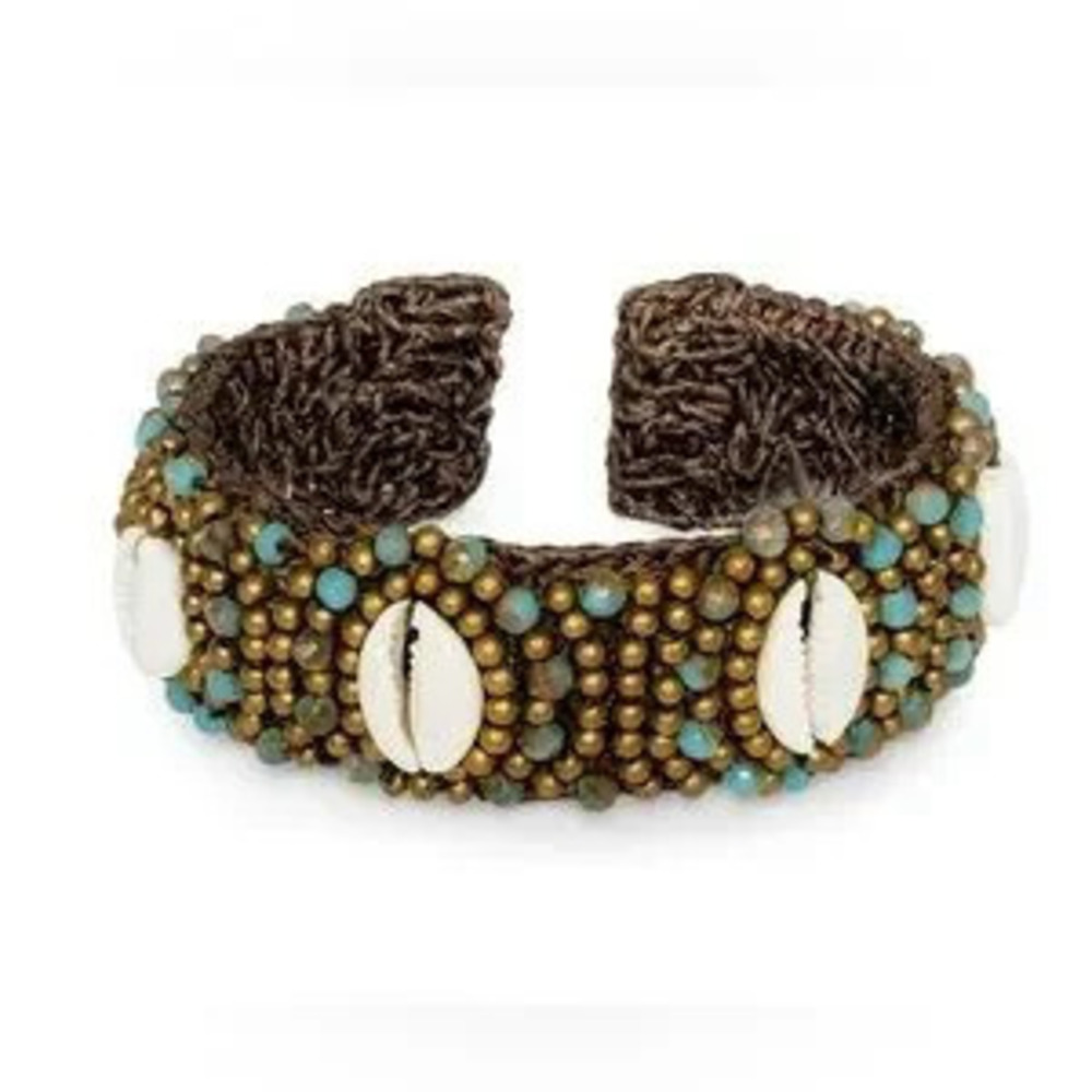 ?? Handcrafted Beaded Shell Bracelet